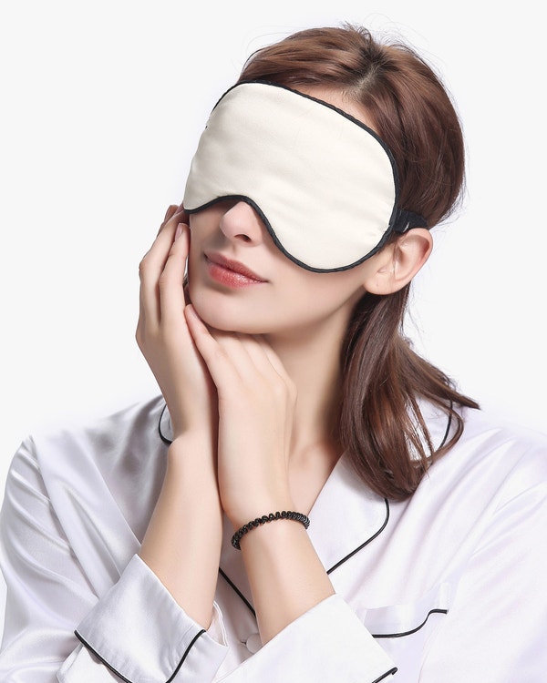 25 MM Housewife Silk Pillowcase and Silk Sleep Eye Mask Set