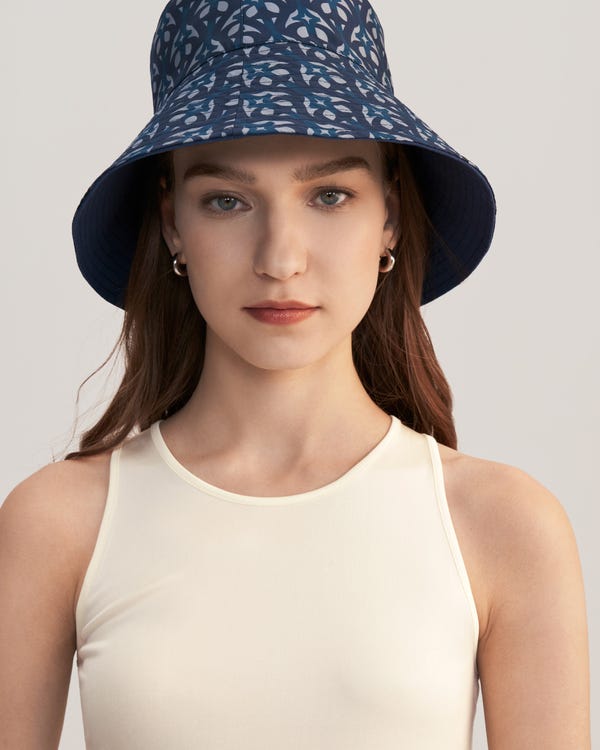 Sombrero de pescador de doble cara de sarga de seda Medallion Lily 