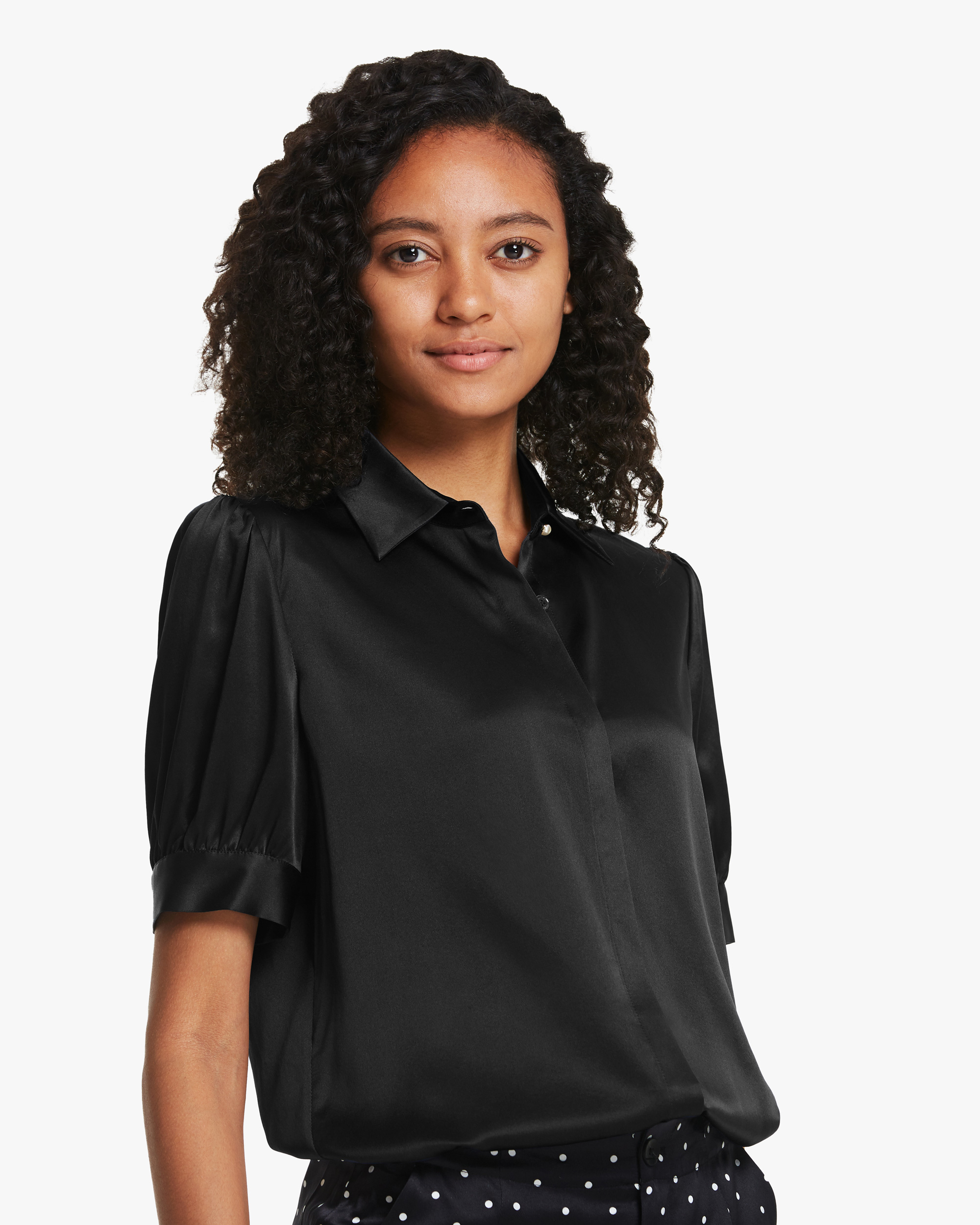 Camicia in seta con maniche a sbuffo distintiva
