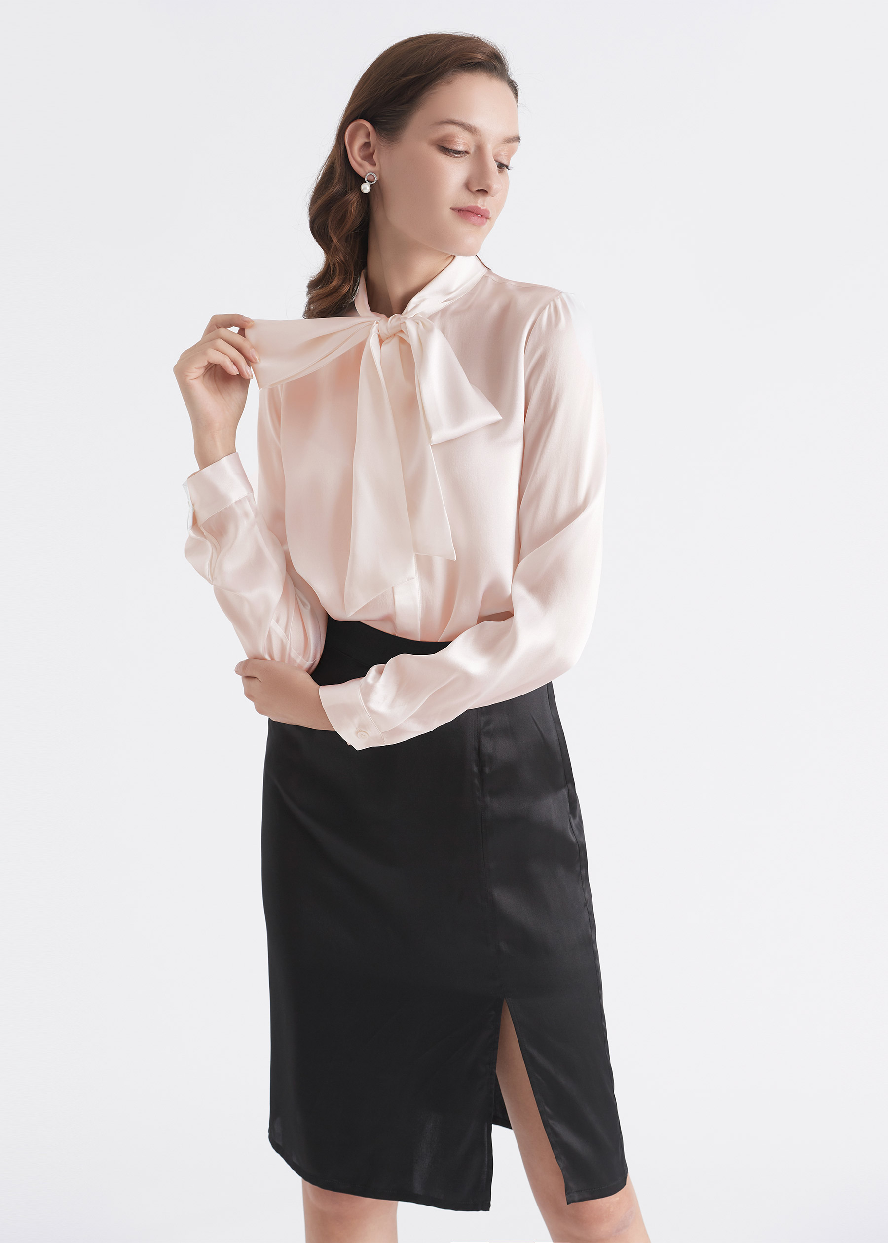 Blouse En Soie Avec Nœud Papillon Beige Clair M - LILYSILK - Modalova