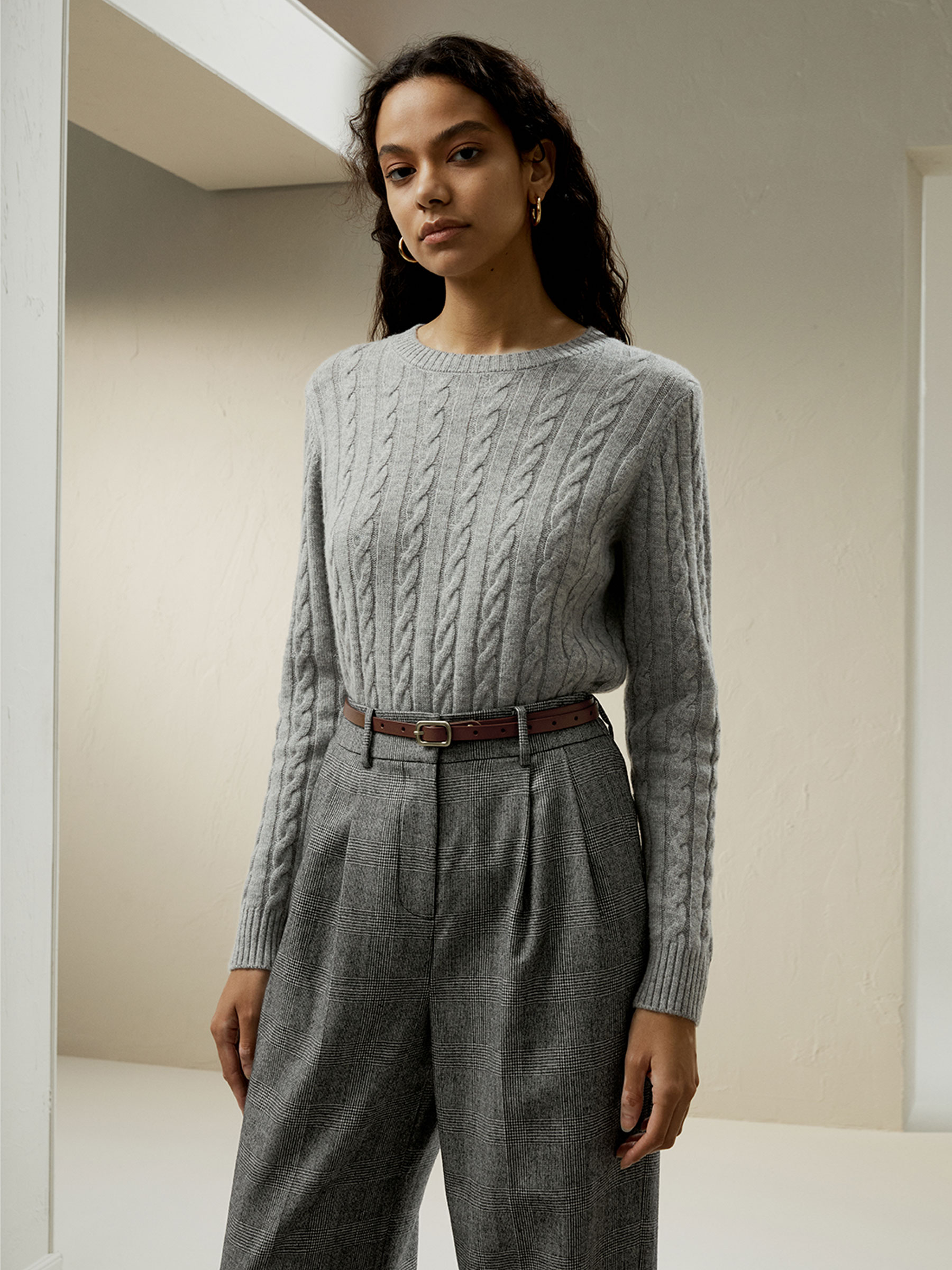 Classic Cable Knit Sweater with Ribbed Edges